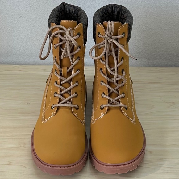 DKNY Men's Ankle Tan Boots Lace Up Style With Logo - Picture 4 of 16